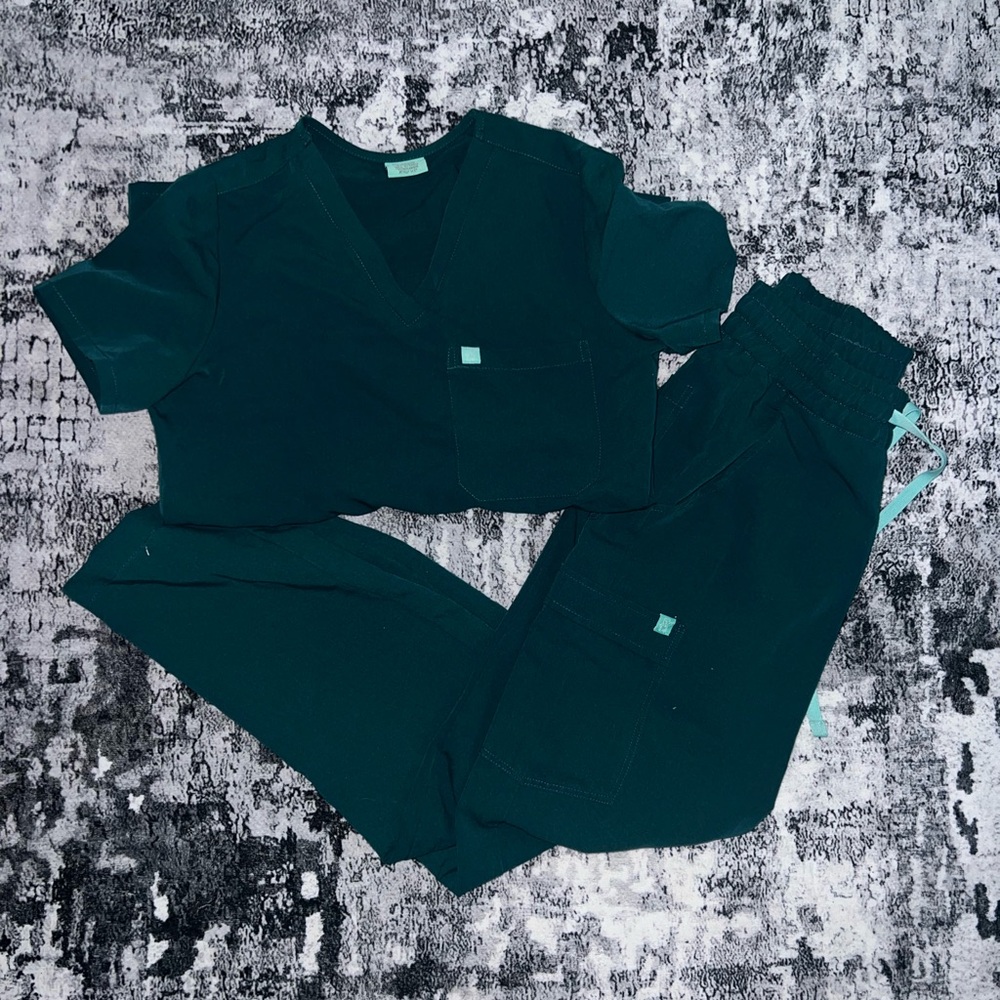 Garde Malade Teal Scrub Set